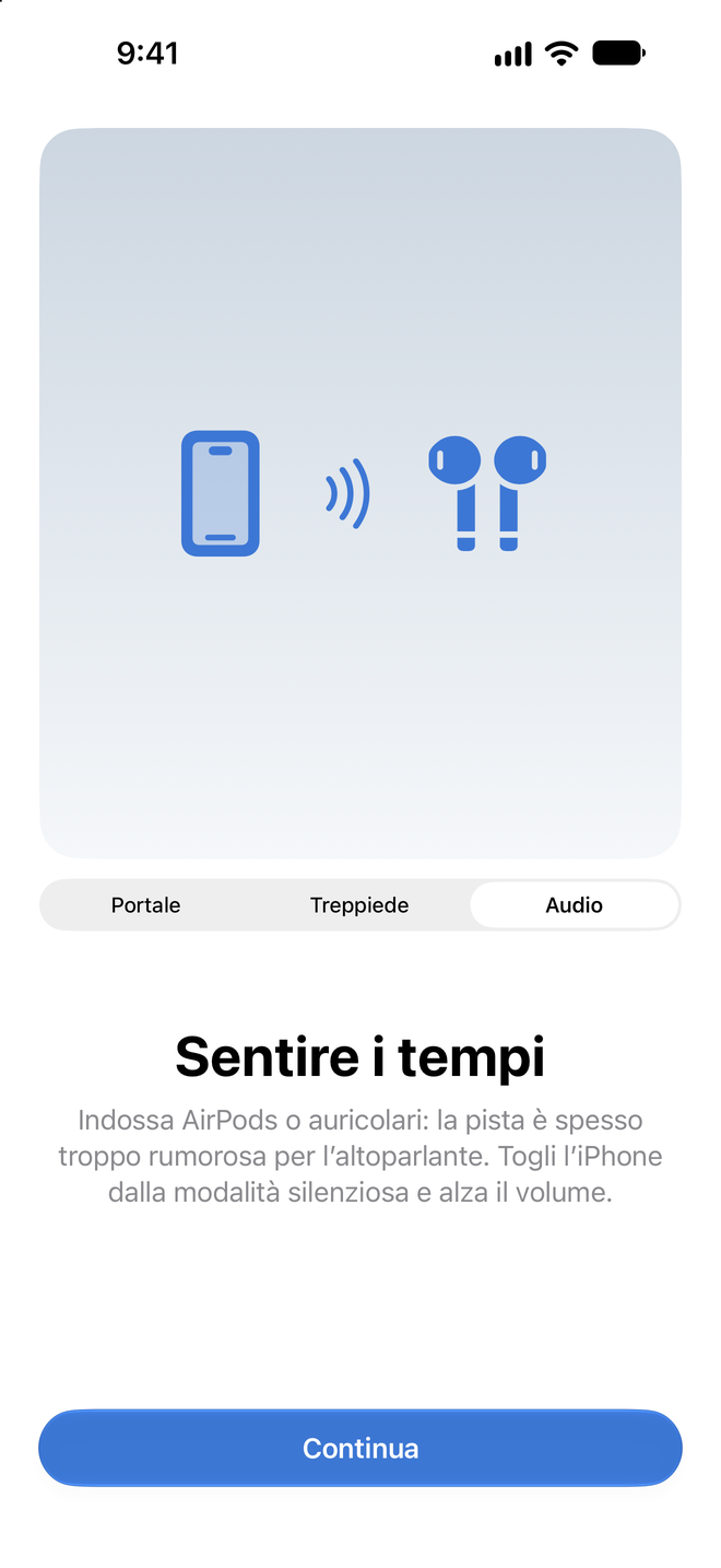 Guida al montaggio con il selettore su Audio, con un iPhone che invia l'audio a degli AirPods e il testo Sentire i tempi: indossa AirPods o auricolari, la pista è spesso troppo rumorosa per l'altoparlante